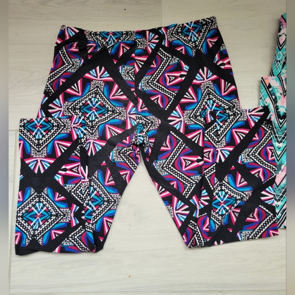 Capri Bundle!💕 5 pairs. Size small. - Picture 6 of 6